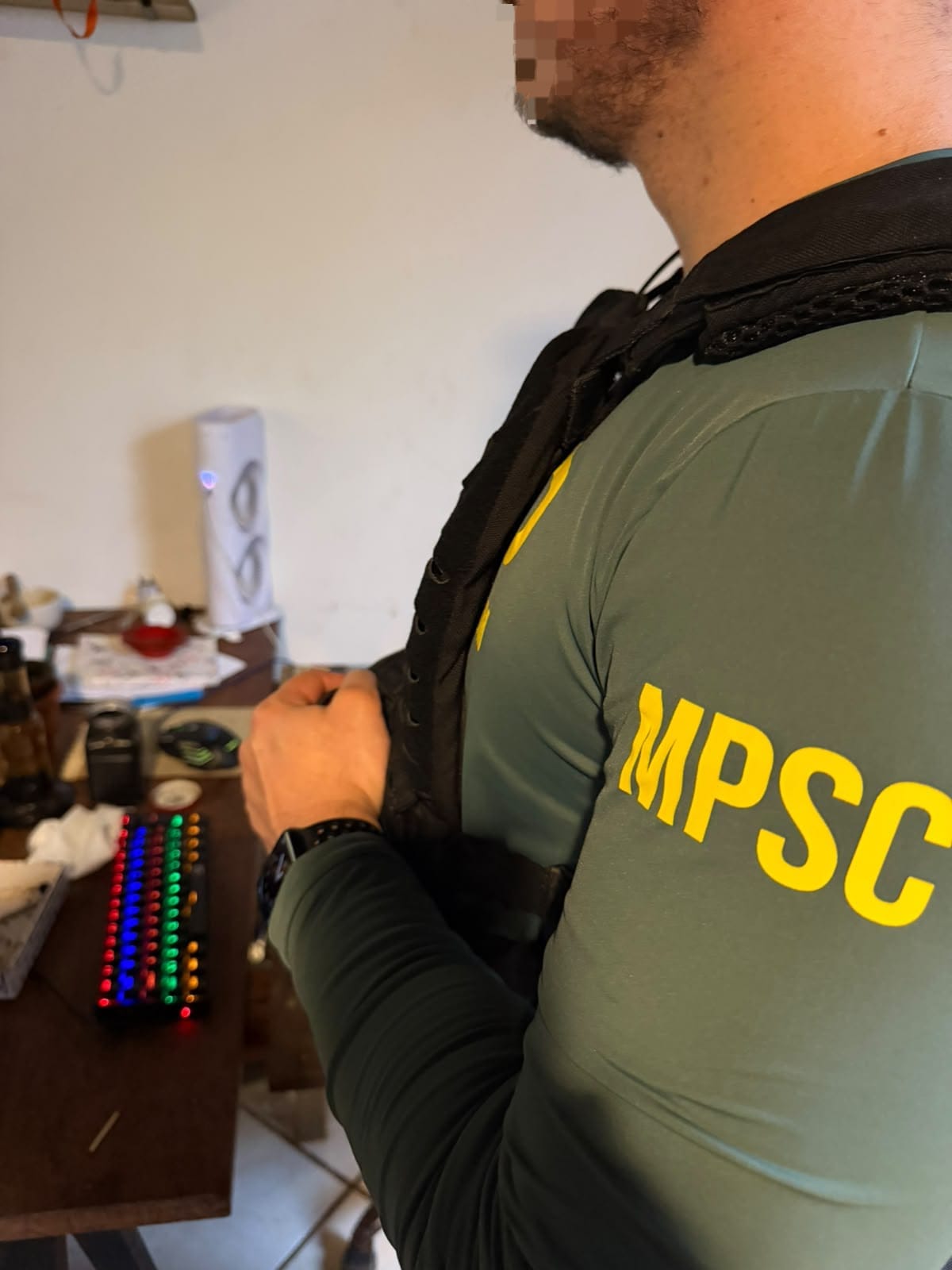 Operação "Vertente" cumpre mandado em Florianópolis após celular revelar novos indícios de crimes
